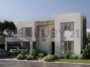 Casa · 218m² · 4 Ambientes · 2 Cocheras · Casa de Categoría a Estrenar en Barrio Village Joven - Uf 283