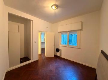 Ubicado en una de las zonas más buscadas de Palermo, este cómodo departamento de · Oportunidad en Palermo Soho – 2 Ambientes Reciclado | Apto Profesional | Sin Expensas
