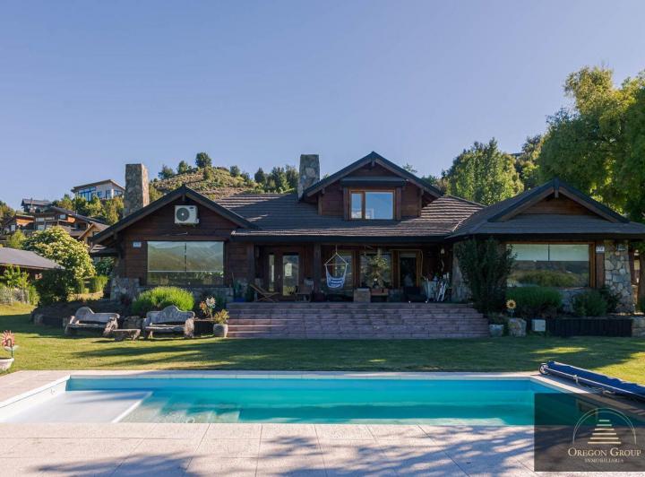 Casa · 330m² · 8 Ambientes · 2 Cocheras