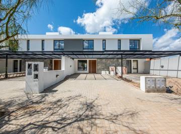 Casa de 8 ambientes, Córdoba · Venta de Duplex de 145 m² a Estrenar 3 Dorm. en Docta con Patio