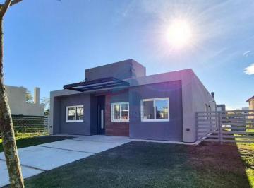 Casa · 140m² · 4 Ambientes · Venta Casa de 4 Ambientes con Piscina y Galería, Barrio San Pablo, Pilar
