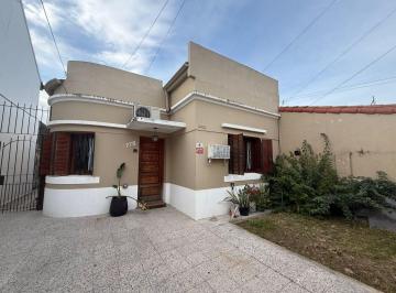 PH · 67m² · 4 Ambientes · 1 Cochera · Venta PH Banfield - Refaccionado Impecable