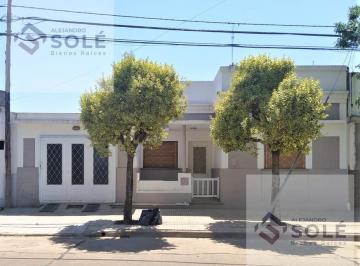 Casa · 235m² · 6 Ambientes · 1 Cochera · Casa en Venta en Villa María Zona Centro - Apto Credito
