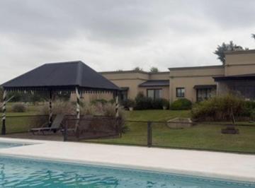 Casa · 312m² · 8 Ambientes · Venta Casa 8 Ambientes Chacras de La Cruz Capilla