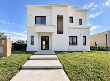 AMN-AMN-4032_2 · Casa en Venta en Santa Elena - Pilar