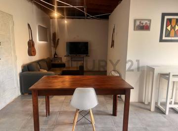 Casa · 180m² · 6 Ambientes · 2 Cocheras · Venta de Casa en Lisandro Olmos, La Plata