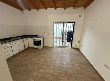 Casa · 70m² · 3 Ambientes · Casa Tres Ambientes en Alquiler con Patio - Wilde