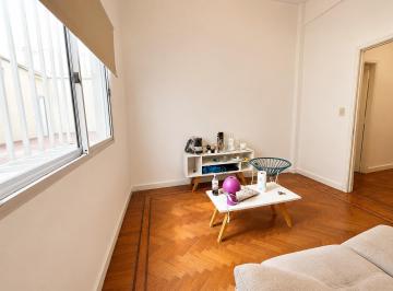 Departamento · 72m² · 3 Ambientes · Azcuenaga y Rivadavia 1er Piso Patio Dependencia