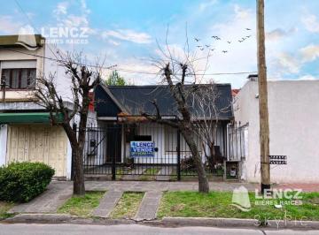 Casa · 238m² · 3 Ambientes · Casa en Venta de 3 Ambientes, Jardin y Amplio Quincho - Quilmes