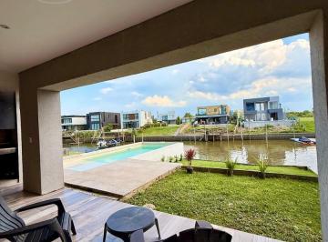 Casa · 650m² · 4 Ambientes · Casa en El Canal Villanueva