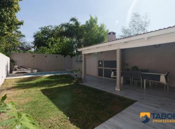 Casa · 157m² · 6 Ambientes · 1 Cochera · Impecable Dúplex en Venta | 3 Dorm 3 Baños Pileta Galería y Patio! | Jardín Claret