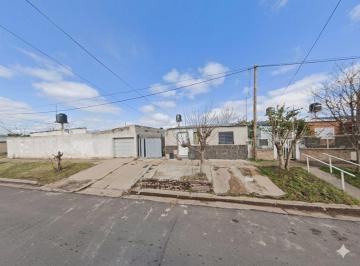 Casa · 55m² · 4 Ambientes · 1 Cochera · Casa 3 Dorm. y Cochera, Colonia Avellaneda