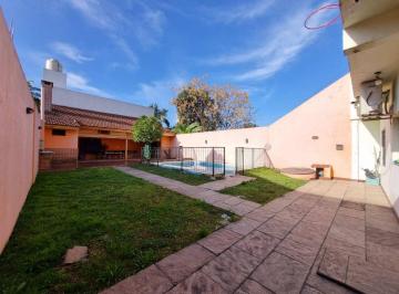 Casa · 283m² · 6 Ambientes · 2 Cocheras · 6 Ambientes Jardin Pileta Quincho Parrilla Cochera