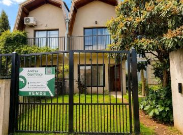Casa · 81m² · 3 Ambientes · Duplex Moderno y Rodeado de Verde Que Te Invita a Imaginar Tu Próxima Historia.