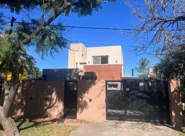 Casa · 470m² · 6 Ambientes · 1 Cochera · Casa en Villa Elvira