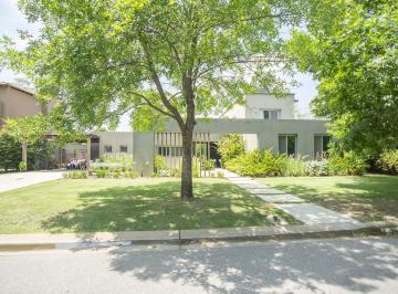Casa · 258m² · 4 Dormitorios · 2 Cocheras · Casa en El Encuentro