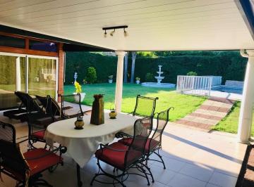 Casa · 335m² · 4 Ambientes · 4 Cocheras · Casa en Venta en Los Sauces con Pileta