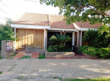 Casa · 282m² · 5 Ambientes · 1 Cochera · Casa - Las Rosas