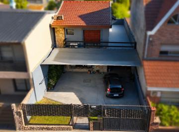 Casa · 166m² · 4 Ambientes · 1 Cochera · Venta Casa Oportunidad Apto Credito 4 Amb Castelar
