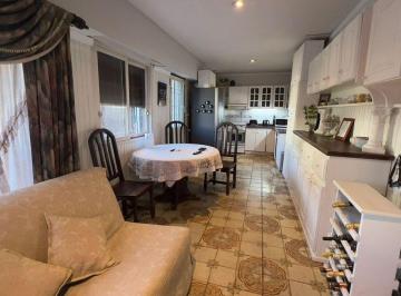 Casa · 182m² · 4 Ambientes · 2 Cocheras · Venta Chalet 4 Amb. Ituzaingo Apto Credito