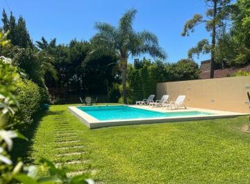 Casa · 190m² · 6 Ambientes · 2 Cocheras · Casa de 3 Dorm. Parque Pileta Lote de 600 m²