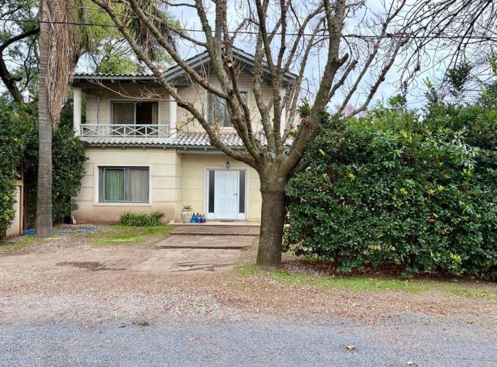 Casa · 145m² · 7 Ambientes · 1 Cochera