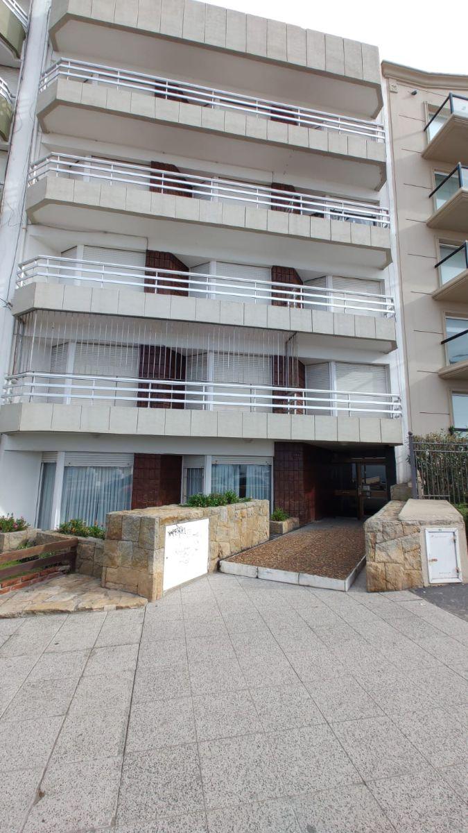 Depto 2 amb, 36m² en La Perla — frente al mar