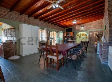 Casa · 180m² · 4 Ambientes · 1 Cochera · Casa en Venta en Barrio El Rodeo, Etcheverry, La Plata
