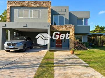 Casa · 255m² · 5 Ambientes · 4 Cocheras · Casa en Venta en Barrio San Isidro Labrador, Villanueva, Tigre