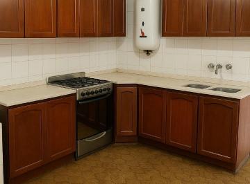 Casa · 356m² · 5 Ambientes · 2 Cocheras · Casa en Rogelio Martinez