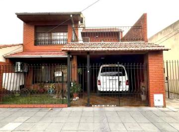 PH · 160m² · 4 Ambientes · 1 Cochera · Excelente PH Tipo Casa 4 Ambientes con Cochera, Patio y Parrilla en Venta - Lomas de Zamora Oeste