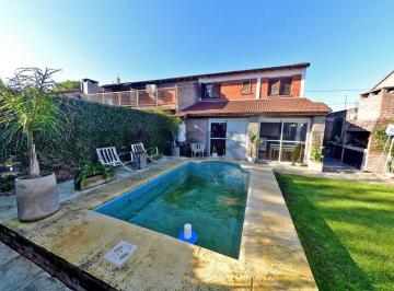 Casa · 170m² · 5 Ambientes · 1 Cochera · Venta Casa 5 Ambientes con Pileta, Quincho y Jardín en Hurlingham