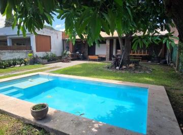 Casa · 150m² · 4 Ambientes · Venta Casa a Refaccionar Yerba Buena con Pileta