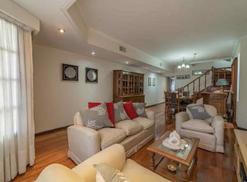 Casa · 185m² · 4 Ambientes · 3 Cocheras · Tríplex 4 Amb de Categoría C/pileta y Cochera