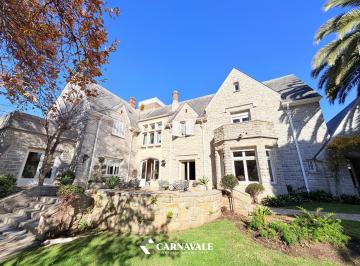 Casa · 860m² · 10 Ambientes · Importante Residencia en Barrio Los Troncos