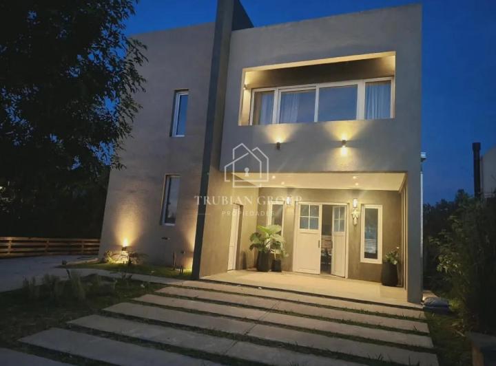 Casa · 165m² · 6 Ambientes