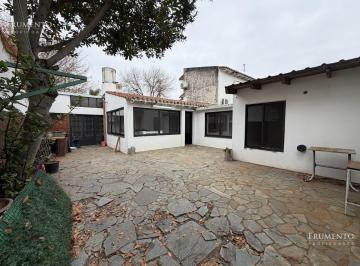 Casa · 120m² · 4 Ambientes · 1 Cochera · Casa 4 Ambientes de 120 m² con Patio y Cochera en Carapachay