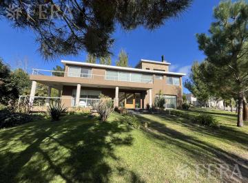 Casa · 470m² · 7 Ambientes · 1 Cochera · Venta de Casa 7 Ambientes con Quincho y Cochera en Terrazas Al Golf - Pinamar