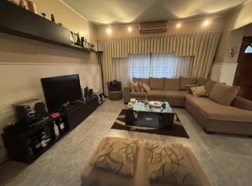 Casa · 113m² · 4 Ambientes · 1 Cochera · Venta Casa 4 Ambientes 127 m² Quincho en Monte Castro