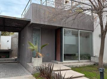 Casa · 75m² · 4 Ambientes · 1 Cochera · Duplex en Alquiler