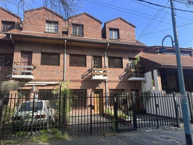 Casa · 104m² · 4 Ambientes · 1 Cochera