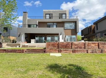 Casa · 370m² · 7 Ambientes · 2 Cocheras · Casa en Venta en Barrio El Yacht, Nordelta