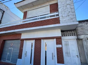 Casa · 220m² · 4 Ambientes · Casa en Venta Centrica con Departamento en Planta Alta y Local Comercial
