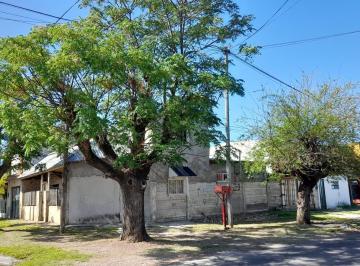 Casa · 2 Ambientes · 1 Cochera · Casa en La Plata