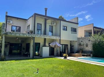 Casa · 20m² · 3 Ambientes · 2 Cocheras · Importante Casa en Villa del Plata