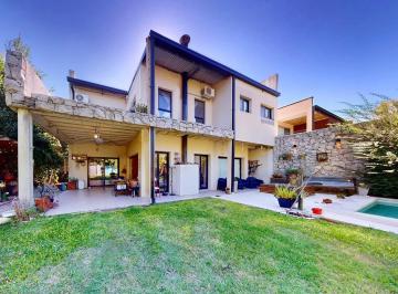 Casa · 20m² · 3 Ambientes · 2 Cocheras · Importante Casa en Villa del Plata