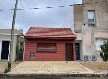 Casa · 6m² · 2 Ambientes · Casa Buena Zona Ensenada Oprtunidad