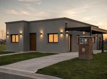 Casa · 140m² · 4 Ambientes · 2 Cocheras · Casa 4 Ambientes Pileta y Parrilla a Estrenar Santa Sofia