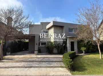 Casa · 229m² · 4 Ambientes · 1 Cochera · Casa Venta 3 Dorm. Barrio Saint Matthew´s Lote de 895 m² Pilar Zona Norte