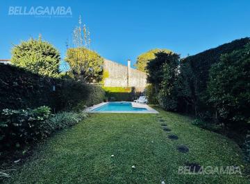 Casa · 305m² · 8 Ambientes · 1 Cochera · Casa en Barrio Vicente López